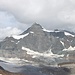 <b>Strahlhorn (4190 m).<br />La via normale di salita alla vetta inizia alla Britanniahütte (3030 m). <br />È soprattutto una cima sciistica (1260 m di dislivello, 5 h, BSA, PD).</b>