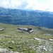 Die im Sommer etwas deplatziert aussehende Pischa Bergstation (ist nur im Winter in Betrieb)