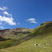 Aufstieg über Alpweiden in die Mulde südlich des Piz Val Gronda