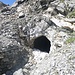 Das Eisjöchl untertunneln.Eine Idee des italienischen Militärs vor einigen Jahrzehnten.Ziemlich schnell eingestürzt..<br />Nach übereinstimmenden Berichten von Wanderern lohnt eine Reinschau wegen des intensiven Fäkaliengeruchs nicht unbedingt..<br />