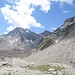 Rückblick zur Stettiner.In der Bildmitte windet sich der Tiroler Höhenweg durch die Berghänge