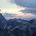Sonnenaufgang an den hohen Wallisern; die Bergeller Riesen noch im Wolkenschatten