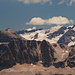Zoom, Piz Boe (links mit Häuschen), dahinter die Marmolada