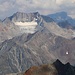 Aussicht im Zoom vom Piz Languard (3261,9m) auf den Doppelgipfel der Cima Valeta (3294m) und dem Piz Paradisin (3302,2m). Vor dem Piz Paradisin sthe der Monte Vago (3059m) und ganz nah am untrêren Rand der Gipel des Piz Pischa (3138m).