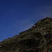 Der Hüttenwart der Chamanna Georgy stellte zwischen Hütte und dem Gipfel einige Lampen auf, so findet man den Weg auch in der Nacht zum höchsten Punkt wenn man keine Lampe dabei hat. 