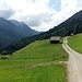 Decidiamo di camminare fino alla cappella di Sankt Mang.