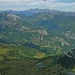 Auch der Hohe Dachstein präsentiert sich im Norden. Auch wenn ihm fünf Meter zur 3000-Meter-Marke fehlen, wirbt der geschäftstüchtige Tourismusverband mit dem Attribut "östlichster Dreitausender der Alpen". Markant ist, dass in diesem Bereich der Alpen die Nördlichen Kalkalpen wesentlich höher sind als der Alpenhauptkamm.