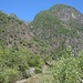 Die felsigen Hänge des Valle d'Ossola am Nachmittag. Dazwischen liegt der schmale Einschnitt des Valle di Nibbio.