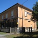 Das verlassene Bahnhofsgebäude von Cuzzago an der Linie Domodossola – Novara.