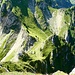 Der Abstieg zum Sattel geht über einen felsigen Abschnitt der mit etwas gekraxel und der nötigen Vorsicht aber gut zu überwinden ist 