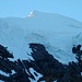 ... erhält auch der Weissmies-Gipfel erste Sonnenstrahlen