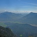 Klasse Blicke über das Loisachtal in die Bayerischen Voralpen; rechts Teile des Estergebirges.
