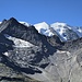 Etwas herangezoomt, der Piz Palü mit seinen drei Gipfeln. Links Piz d'Arlas und (dahinter mit Eiskappe) Piz Cambrena.