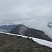 nach abgebrochenem, sehr nassem Versuch des Schwarzkogels nun Umschweken auf Seilbahnsurfen. Auf dem Gipfel der Inneren Schwarzen Schneid (Ostgipfel)