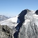 <b>S’intravede pure la punta del maestoso Monte Leone (3553 m), che prende luce dietro l’anticima del Breithorn.</b>