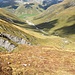 Il riferimento in discesa è l' Alpeggio Nuwa Stofel.
Si vede bene nella foto la sterrata che risale la Val Bergalga e che abbiamo percorso al mattino (ed in parte al ritorno)