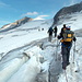 Der Gletscher (Inneres Mullwitzkees) war gut zu begehen (L), obwohl der Schnee schon am Morgen etwas sulzig war. Insgesamt hält sich der Anstieg doch sehr in Grenzen: Es sind nur ca. 500Hm zu überwinden.