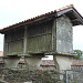 Typischer Kornspeicher (hórreo) in Galicien