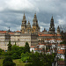 Pazo de Raxoi (1777, Rathaus und Parlamentssitz der autonomen Regierung) und die Kathedrale in Santiago de Compostela
