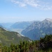 Ausblick vom Grat zum Urnersee - und Bälmeten und Liderner Berggipfeln