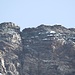 <b>Da questo punto panoramico posso vedere la croce di vetta del Cervino (4478 m) e una ventina di alpinisti che percorrono la sua cresta sommitale. Mi riempio gli occhi di questa meraviglia e di invidia per chi si trova lassù. </b>