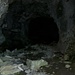 beim Höhleneingang