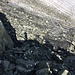Abstieg zum Gletscher und Montieren der Steigeisen und die Steinschlagzone zügig queren