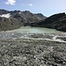 Eines der beiden Gletscherseelein mit Scalettahorn im Hintergrund