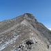 Ich wanderte über mehrere Graterhebungen hinauf zum Gipfel. Das ist recht einfach, T3 maximal, und am Gipfel kurz I. 