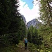 Verso Forcella Forada.<br />Sullo sfondo la Fessura e alla sua destra il Pelmetto.