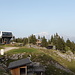 An der Bergstation des Sessellifts. In der Bildmitte (im Hintergrund) der Mont Blanc.