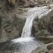 schön, der kleine Wasserfall - im geschliffenen Sandstein ...