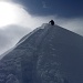 Anstrengende Spurarbeit zu Fuß in teils bauchtiefem Schnee hinauf auf den Gipfel