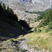 Im Aufstieg zum Vrh Bora - Rückblick während des Aufstiegs durch die steile Schuttflanke. Diese "Abkürzung" ist u. E. nicht zu empfehlen.