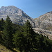 Im Aufstieg zum Vrh Bora - Blick zum Qafa e Preslopit. Links rückt nun immer mehr die Kolata-Gruppe ins Blickfeld.
