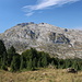 Im Aufstieg zum Vrh Bora - Ausblick bei auf den westlich (rechts) vom Qafa e Preslopit gelegene Teils des Bjelič-Massivs.