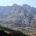 Im Aufstieg zum Vrh Bora - Blick im Gegenlicht zur Kolata-Gruppe. Rechts ist gut das Karst-Gelände zu erahnen, durch welches der Weg in Richtung Qafa e Preslopit und letztendlich auf die "Kolatas" verläuft.