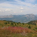 Vrh Bora - Ausblick nahe dem Gipfel zum Massiv Greben (links mit dem Velji Vrh, 2.196 m) / Visitor (rechts, u. a. mit der nördlich gelegenen Bandera, 2.211 m).