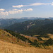 Vrh Bora - Ausblick nahe dem Gipfel u. a. zum Dreiländereck Crna Gora/Kosovo/Albanien an der Tromeđa sowie zur Gjeravica.