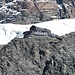 <b>Il Rifugio Guide Val d’Ayas (3394 m) è a un tiro di schioppo; per raggiungerlo occorrono ancora 1 h e 30 min di cammino. È il punto d’appoggio per la salita al Polluce (4092 m).</b>