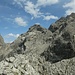 Im Nachmittagslicht hebt sich der Östliche mit dunklerem Gestein von der Hochfrottspitze ab
