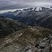 Der Abstieg erfolgt über diesen Grat auf dem Wanderweg bis zur Husegghütte und weiter zum Grimselpass 