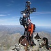 Io e Raffy in cima. In fondo si intravedono i 4000 delle Alpi.