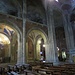 La navata centrale ed una delle navatelle laterali sovrastata dal matroneo.
