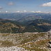 Dobra Kolata / Kollata e mirë - Ausblick am Gipfel, u. a. nach Plav und zum Bor-Südgipfel (oberhalb des Bor-Passes, Qafa e Borit).