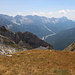 Zla Kolata / Kollata e keqe - Ausblick über die relativ weitläufige, leicht geneigte "Gipfelwiese". Unten ist das Valbona-Tal zu sehen. 