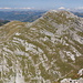 Zla Kolata / Kollata e keqe - Ausblick am Gipfel zur benachbarten Dobra Kolata. Im unteren Teil des Bildes ist bei genauem Hinsehen auch der Steig durch deren steile Westflanke zu sehen.