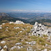 Maja e Kollatës - Dieser albanische Name bedeutet übertragen "Spitze/Gipfel der Kolata": Mit 2.556 m ist diese Erhebung die höchste im Kolata-Massiv. Stellenweise wird offenbar auch die Bezeichnung Rodi e Kollatës verwendet. Für den vollständig in Albanien gelegenen Gipfel gibt es daneben einen serbischen/ montenegrinischen Namen: Ravna Kolata.