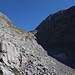 Im Abstieg zwischen Dvojni Prevoj und Prevoj Preslopit / Qafa e Preslopit - Rückblick über die steile Flanke östlich des Kars (= Westflanke des Dobra Kolata) in Richtung "Doppel-Pass".