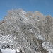 Blick von der Bergstation der Nordkettenstation zum Felsgelände, durch das der Innsbrucker Klettersteig führt.